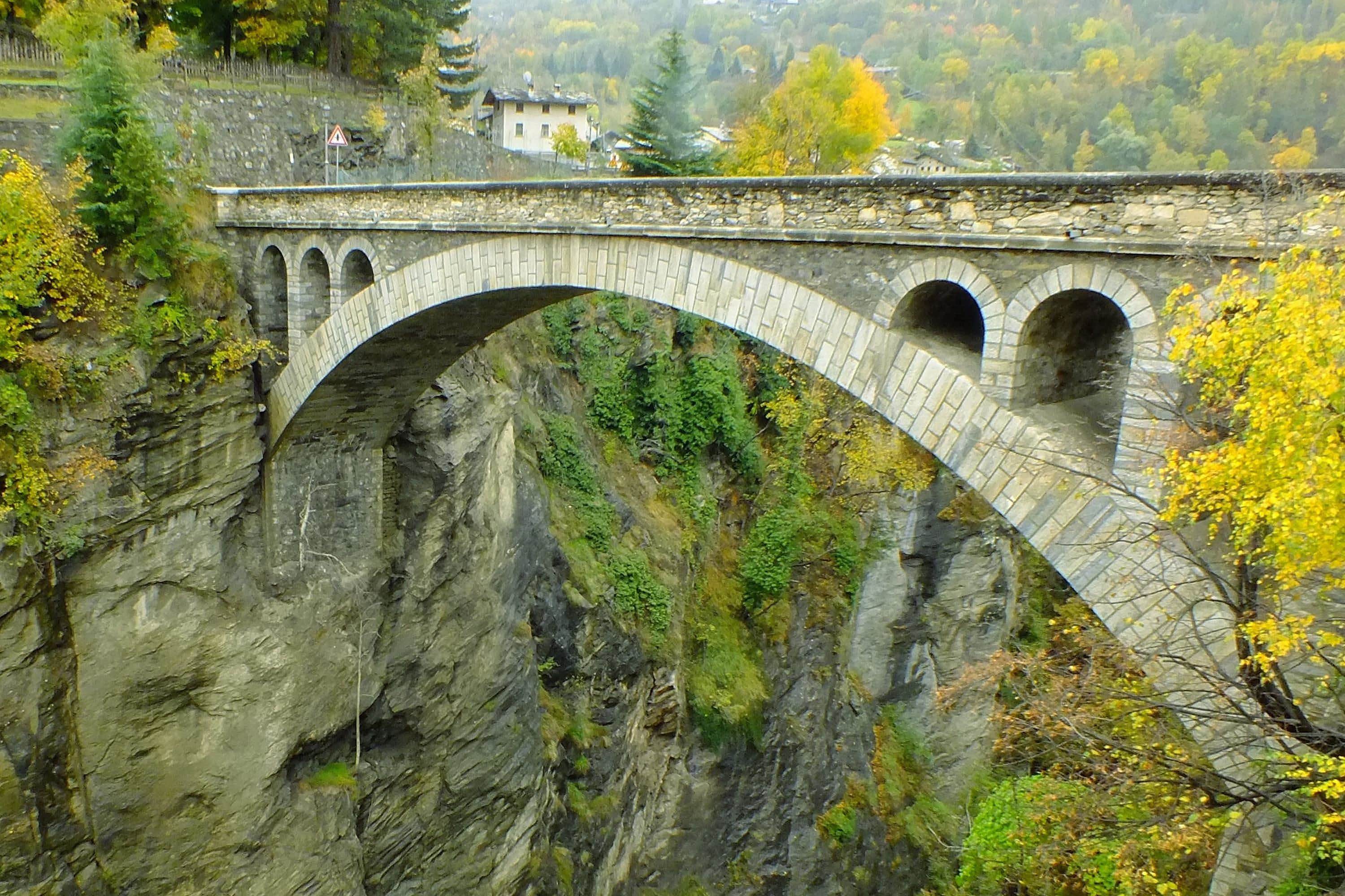 Preparazione Esami in Valle d'Aosta con Corsi Online e in Sede per l'Università